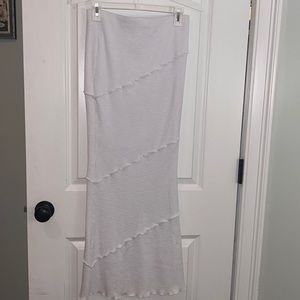 Princess Polly Oscar maxi skirt in white, with ruffle detail. Size US 6